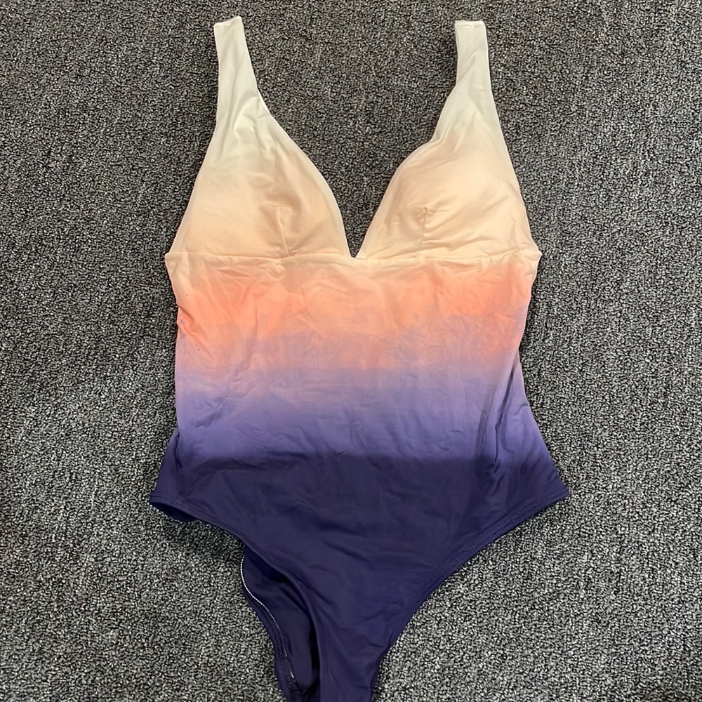 Tags on entreaguas Ombre one piece open back and plunge neckline